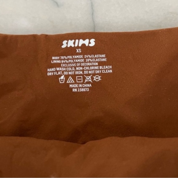 NWOT SKIMS FITS EVERYBODY BANDEAU. Size XS - Picture 6 of 8